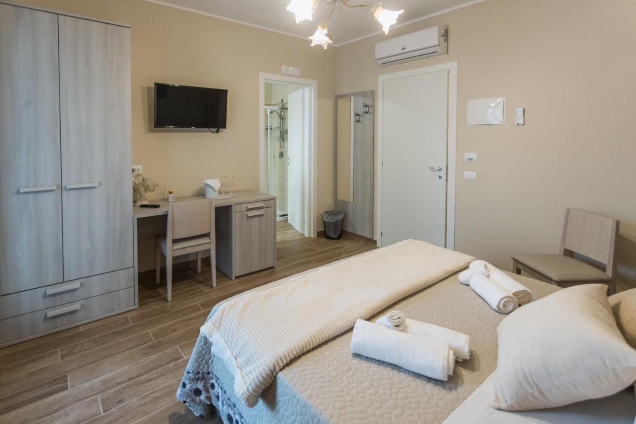 Oasi Perla Del Mare Rooms Aci Castello Exterior foto